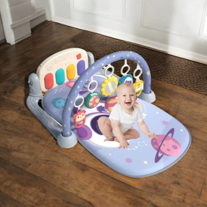 tapis éveil bébé assis rigole